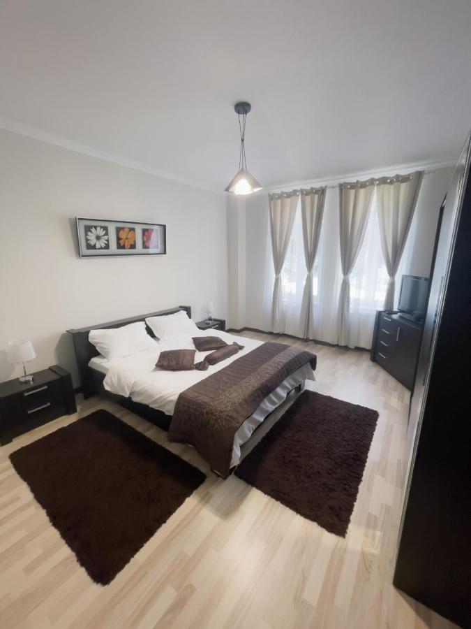 Enjoy Apartments - Spacious Retreat In Our Villa Cluj-Napoca Esterno foto