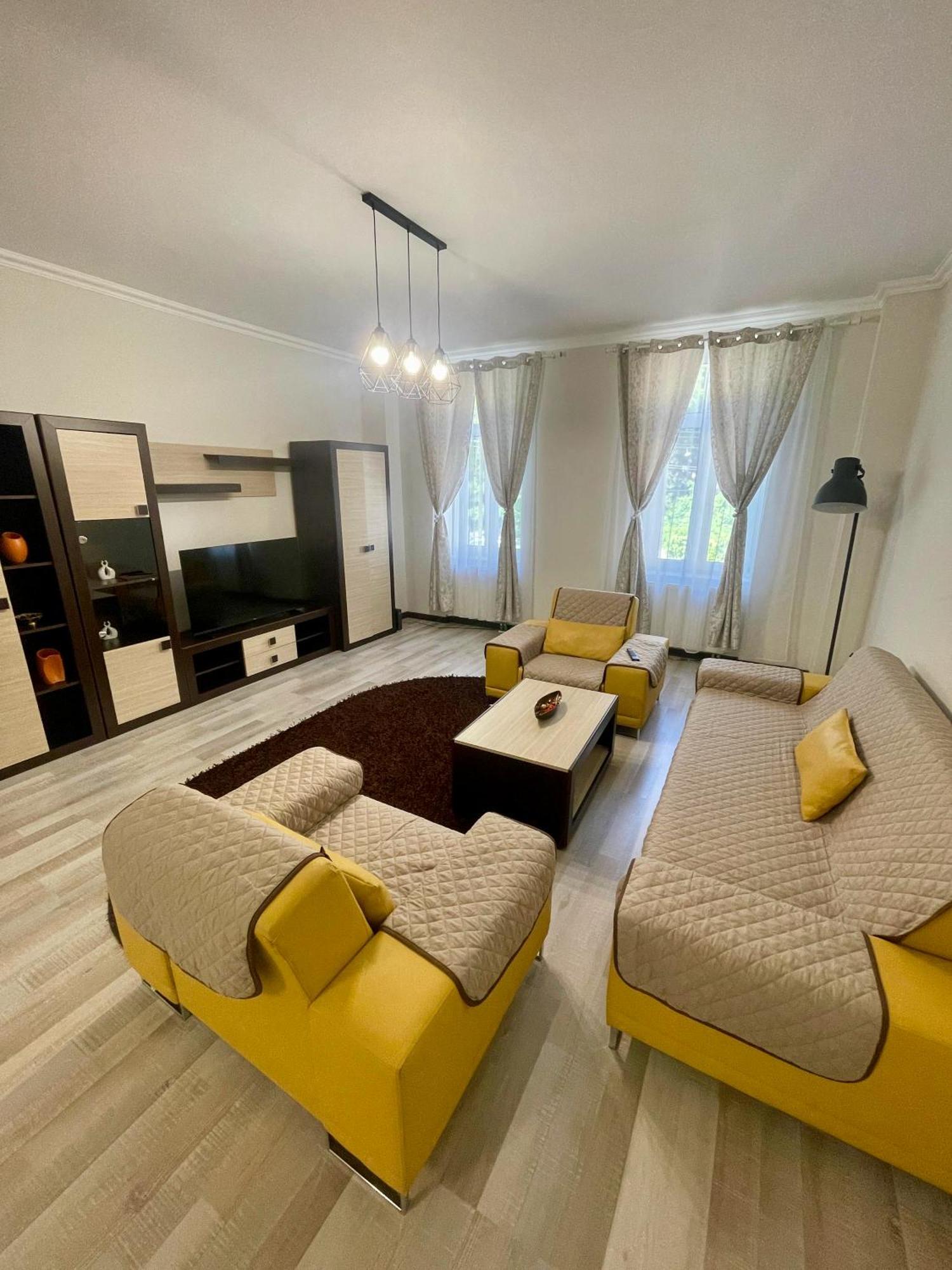 Enjoy Apartments - Spacious Retreat In Our Villa Cluj-Napoca Esterno foto