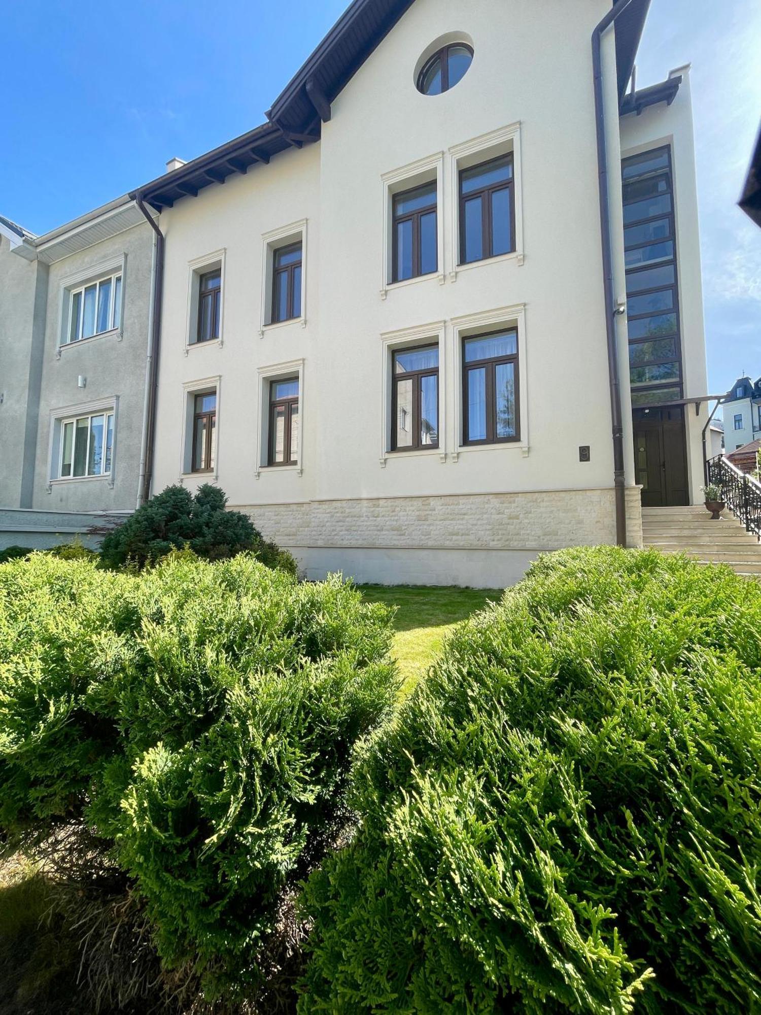 Enjoy Apartments - Spacious Retreat In Our Villa Cluj-Napoca Esterno foto