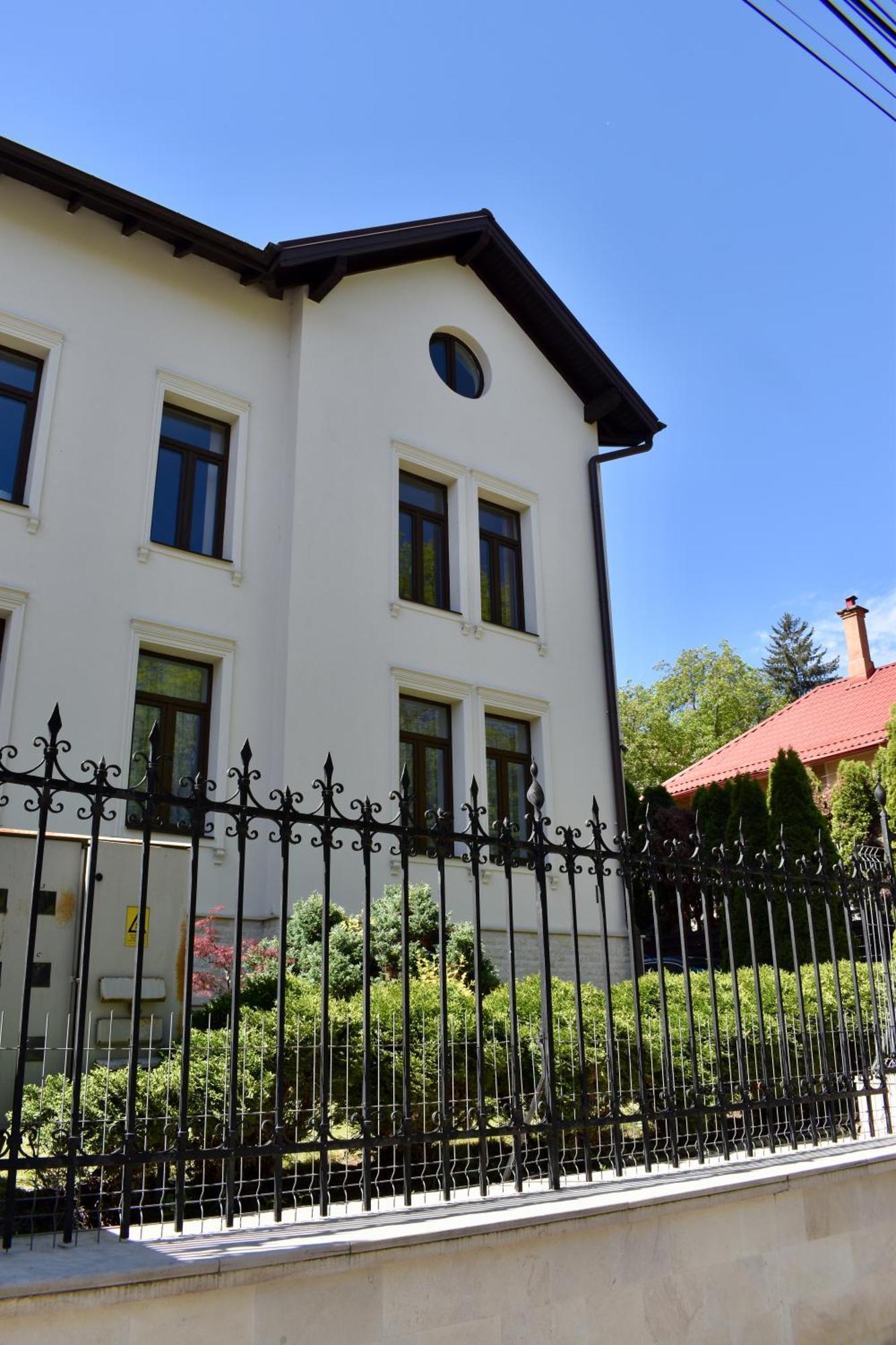 Enjoy Apartments - Spacious Retreat In Our Villa Cluj-Napoca Esterno foto